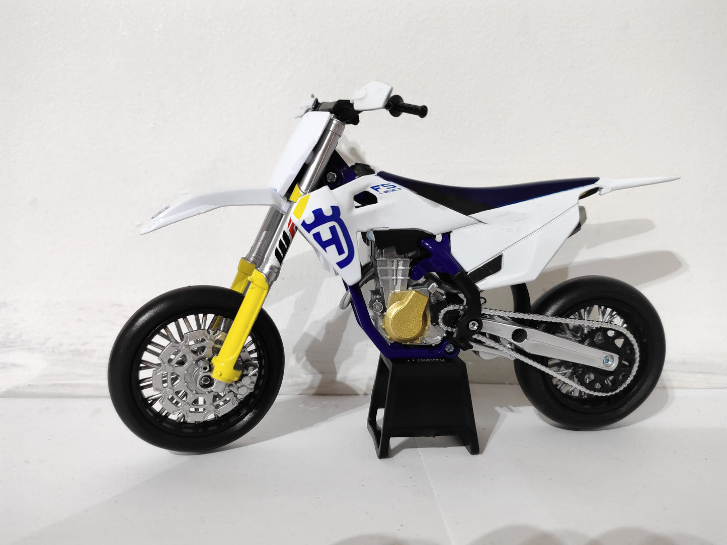 New Ray Toys 1:12 Husqvarna FS 450 Toy Model Supermoto